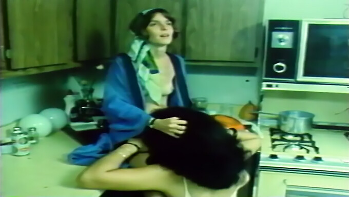 Gadis-gadis Cherry Vintage: video porno Retro klasik