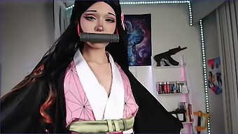 Nezuko, La Ragazza Hentai, Gode Di Una Sborrata Dentro E Venire