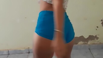 Hot Latina Danser Med Sexede Bevægelser