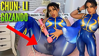 Cô Gái Cosplay Chun Li Thích Thú Với Dương Vật Giả H-Tachi Đến Cực Khoái