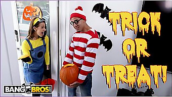 Bruno Gir Evelin Stone En Godbit I Denne Sextapen Med Halloween-Tema