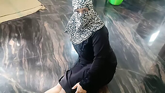 Seks Brutal Dever Dengan Gadis Berjilbab Dalam Berbagai Posisi