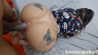 Großer Arsch Babe Lässt Sich In Hausgemachtem Video Anal Bohren