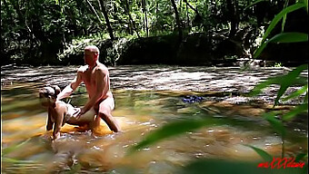 Exhibitionistin Im Freien Im Lake Houston Park Erwischt