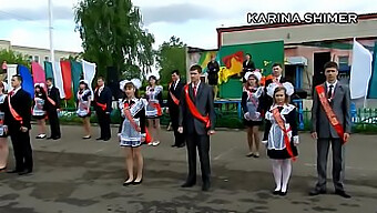 ロシアのダンス:アップスカートとダンス