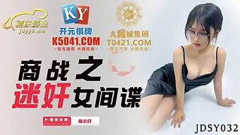 亚洲业余宝贝深深地骑在她的小阴道里