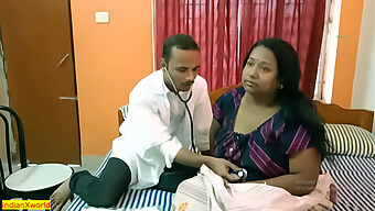 Uma Jovem Médica Indiana Se Envolve Em Atividade Sexual Com Uma Mulher Casada Quente, Com Áudio Claro Em Hindi E Temas Maduros