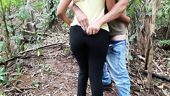 ¡la Puta Latina Amateur Chupa Y Analiza En El Bosque! ¡no Te Pierdas Esta Escena Caliente!