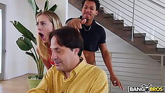 Big Dick Teen Haley Reed Knepper Sin Kærestes Røv Foran Sin Far